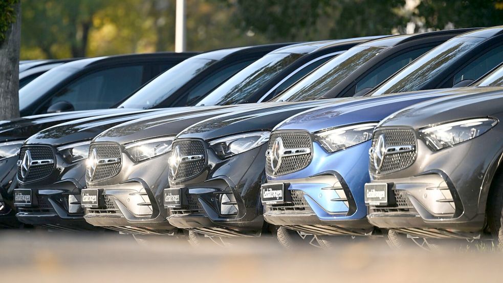 Mercedes-Benz verkauft weniger Fahrzeuge. (Archivbild) Foto: Bernd Weißbrod