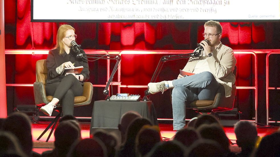 Ute Nobel und Daniel Noglik nehmen wieder auf den Bühnen Ostfrieslands Platz – wie hier im Zollhaus in Leer. Foto: Jens Doden/Archiv