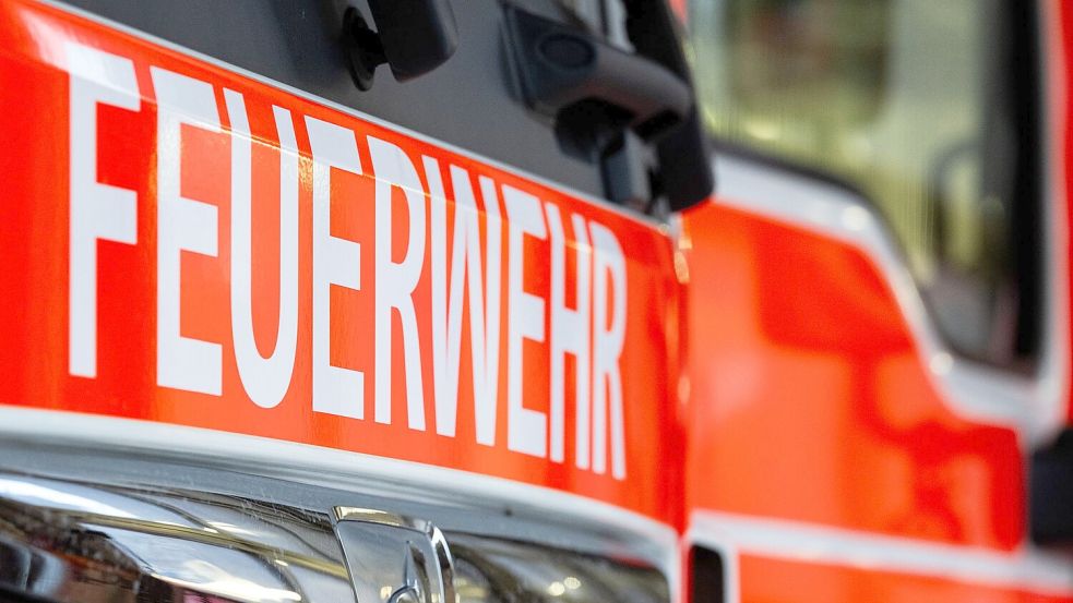 Feuerwehrleute wurden zu einer Geburt in einem Auto auf dem Standstreifen der Autobahn gerufen. (Symbolbild) Foto: Soeren Stache