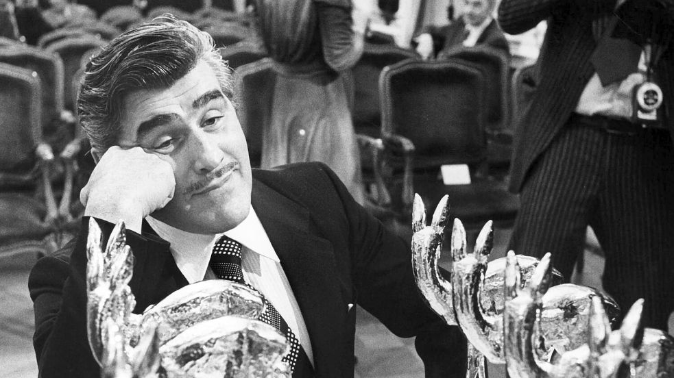 Mario Adorf am Rande der Bambi-Verleihung 1978. (Archivbild) Foto: Istvan Bajzat/dpa