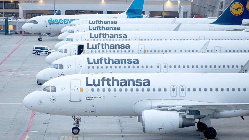 Stehen am Freitag wieder zahlreiche Lufthansa-Jets still? (Archivbild) Foto: Lando Hass