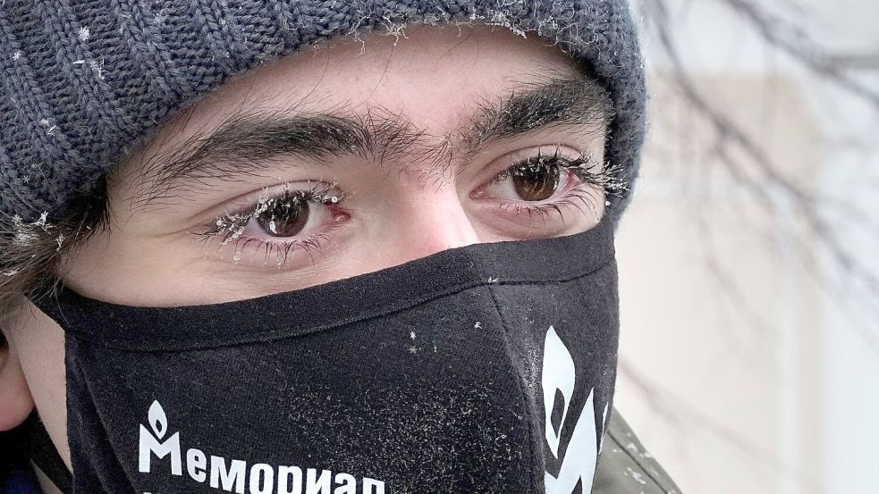 Die mit dem Friedensnobelpreis geehrte Menschenrechtsorganisation Memorial ist in Russland verboten worden. (Archivbild) Foto: Alexander Zemlianichenko/AP/dpa