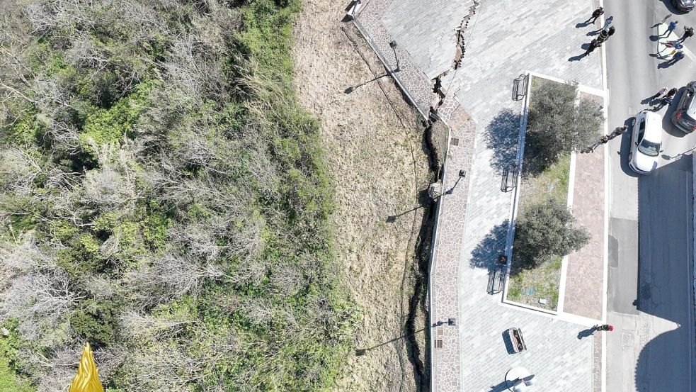 Dutzende Menschen wurden evakuiert. Foto: -/Vigili Del Fuoco/dpa