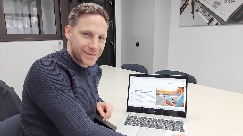Florian Backer hat die baugenic GmbH gegründet und entwickelt KI-Chatbots für den Einsatz im Baualltag. Foto: Clarissa Scherzer