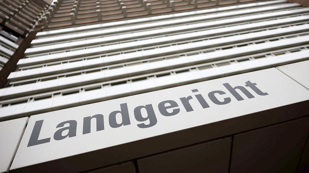 Ein Mann ist wegen Mordes an seiner Ehefrau angeklagt. (Symbolfoto) Foto: Rolf Vennenbernd