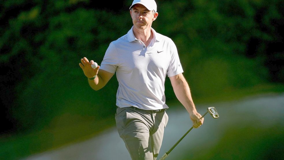 Rory McIlroy steht beim Masters in August nach einer sensationellen Runde vor der Titelverteidigung. Foto: Matt Slocum/AP/dpa