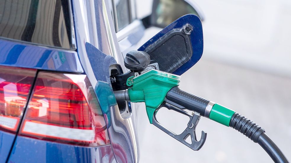 Ökonom Brzeski erwartet keine schnelle Rückkehr zu den Spritpreisen vor dem Iran-Krieg. (Symbolbild) Foto: Jens Büttner