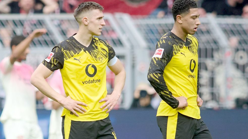 Frust beim BVB: Schlotterbeck und Bellingham nach dem Gegentor. Foto: Bernd Thissen