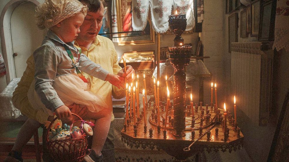 Die Osterwaffenruhe in der Ukraine ist nach Angaben des Generalstabs des Landes bereits Hunderte Male gebrochen worden. (Archivbild) Foto: George Ivanchenko/AP/dpa