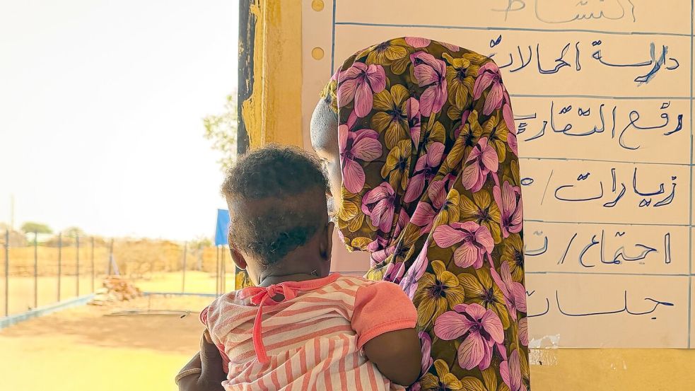 Auch nach der Flucht sind Frauen und Mädchen durch Gewalt gefährde - Wahiba hält ihr Kind auf dem Arm. Foto: Eva Krafczyk