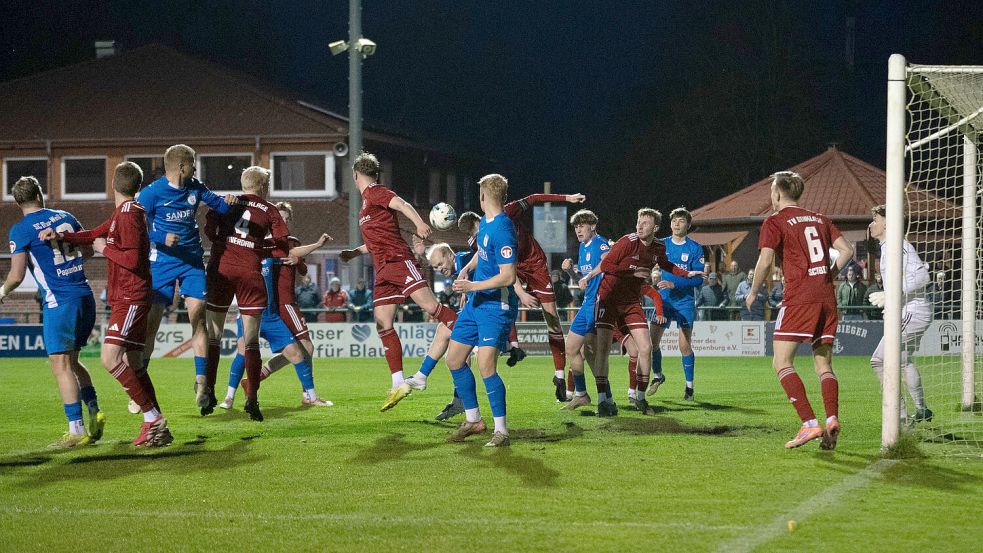 BW Papenburg zeigte großes Engagement, erzielte aber nicht das erhoffte Tor. Foto: Heiner Lohmann