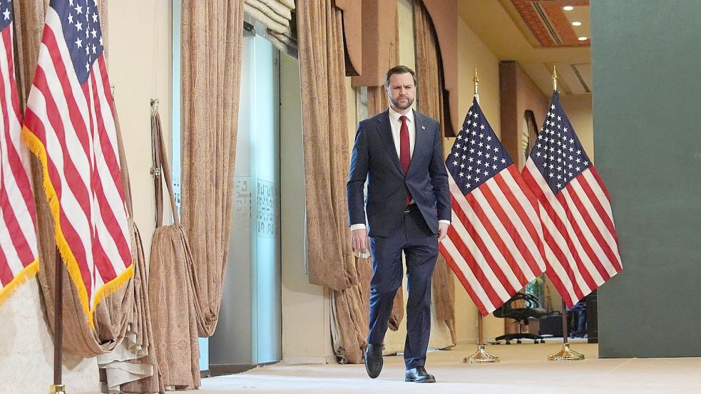 Zuversicht sieht anders aus: US-Vizepräsident JD Vance nach Beendigung der Gespräche mit Vertretern des Iran. Foto: dpa/Jacquelyn Martin