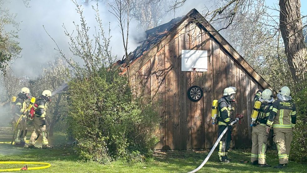 Zu einem Schuppenbrand in Mittegroßefehn wurde die Feuerwehr gerufen. Foto: Feuerwehr Großefehn
