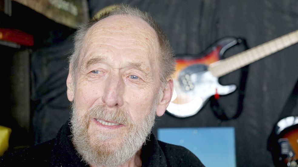 Musik war immer Teil des Lebens des 75-jährige Wolfgang Köster. Im Osnabrücker Stadtteil Schölerberg hat er sich seinen eigenen Musik-Club gebaut. Foto: Thomas Wübker