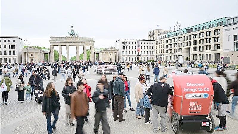 Das Leben in Berlin ist doch ganz anders als das in Ostfriesland. Symbolfoto: dpa/Sebastian Gollnow