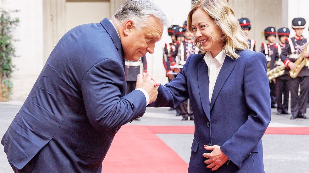 Meloni und Orban hatten über die Jahre eine enge Verbindung. (Archivbild) Foto: Roberto Monaldo