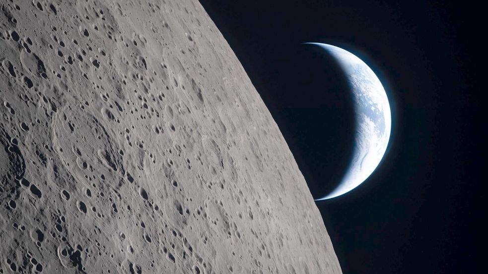 Dieses von der Nasa zur Verfügung gestellte Foto zeigt die Erde, die hinter dem Mond untergeht. (Archivbild) Foto: Uncredited/NASA‘/AP/dpa