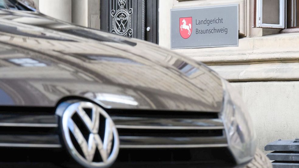 Mehr als zehn Jahre nach dem Auffliegen des Dieselskandals bei VW sind die Gerichtsverfahren längst nicht abgeschlossen. (Archivbild) Foto: Julian Stratenschulte