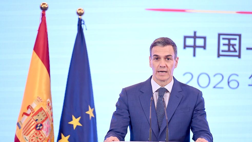 Sánchez wies in China die Kritik an der Maßnahme zurück. Foto: Johannes Neudecker/dpa