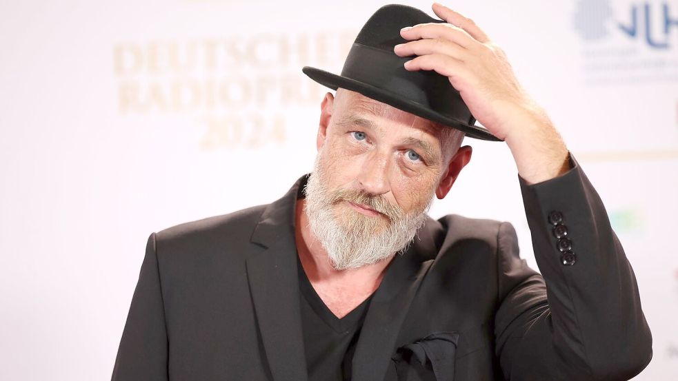 Torsten Sträter nennt Grund für abesagte Auftritte: Er hat eine Tumorerkrankung. (Archivbild) Foto: Christian Charisius