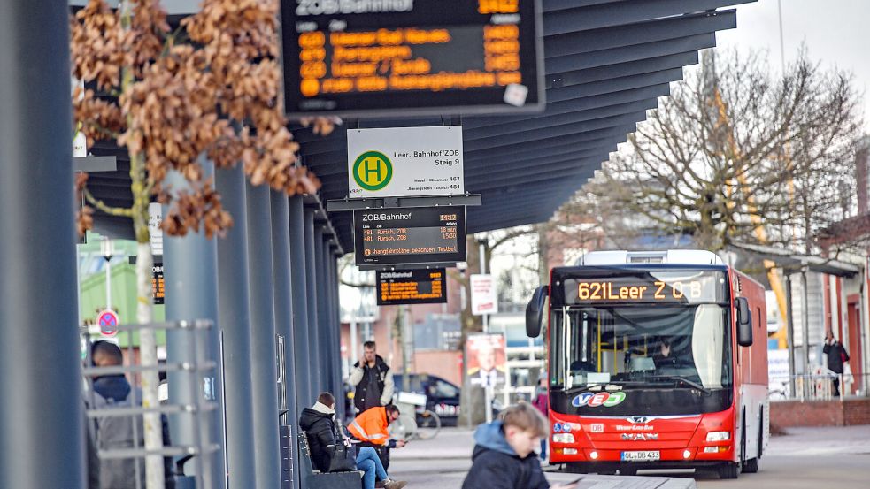 Die Linie 621 zwischen Leer und Emden wurde für die Studie untersucht. Eine Idee: Sie könnte bis Neermoor im Halbstundentakt fahren. Foto: Klaus Ortgies/Archiv