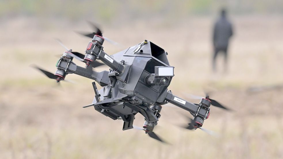 Ein neues Joint Venture in Brandenburg an der Havel unter anderem mit dem Druckmaschinenhersteller Heidelberg demonstriert die Technik einer Abfangdrohne. Foto: Michael Bahlo