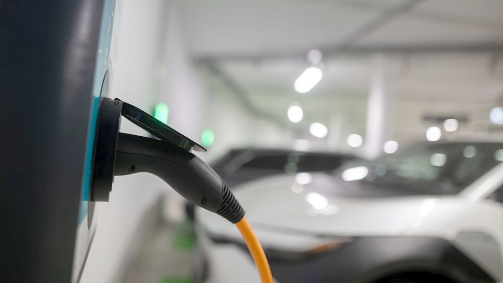 Die Bundesregierung bringt ein neues Förderprogramm für das Laden von E-Autos in Mehrfamilienhäusern an den Start Foto: Sebastian Gollnow