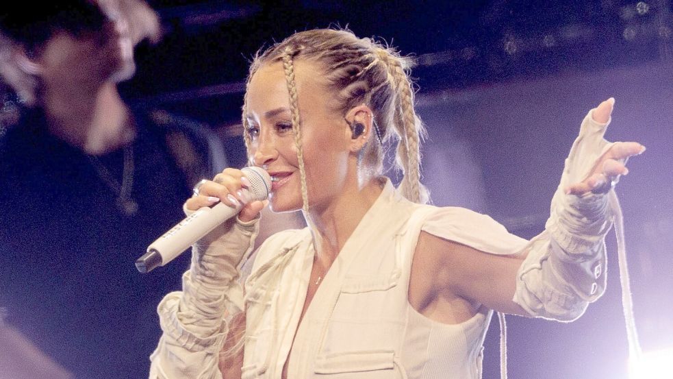 Sarah Connor schreibt: „Esst weniger oder am besten gar keinen Fisch, reduziert euren Konsum!“ (Archivbild) Foto: Carsten Koall/dpa