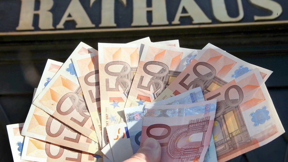 Länder mit hochverschuldeten Kommunen sollen Geld vom Bund bekommen. (Illustration) Foto: Jens Büttner/dpa-Zentralbild/dpa