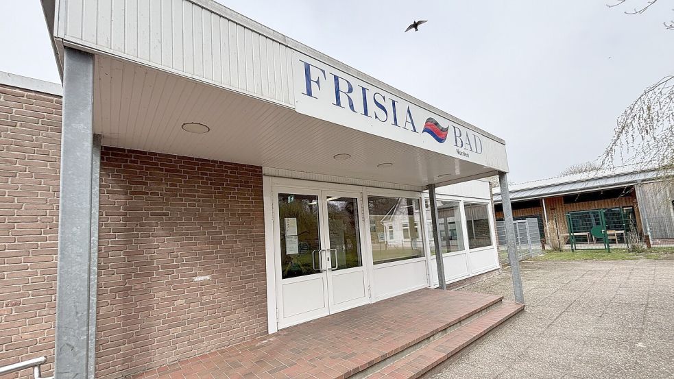 Das Frisia-Bad in Norden soll eigentlich saniert werden. Doch die Planungen stocken. Foto: Rebecca Kresse
