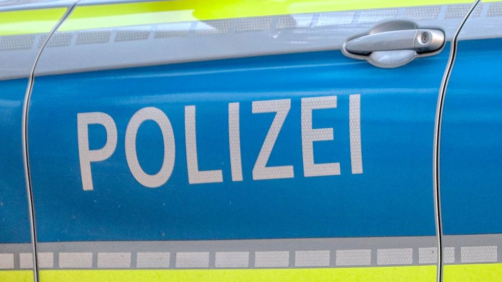 Ein Lastwagen ist auf der B 72 bei Aurich liegengeblieben. Die Polizei regelt den Verkehr. Symbolfoto: Pixabay
