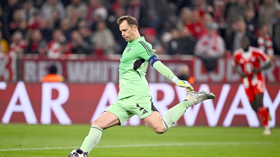 Manuel Neuer unterläuft gegen Real schon nach wenigen Sekunden ein riesiger Fehler. Foto: Tom Weller