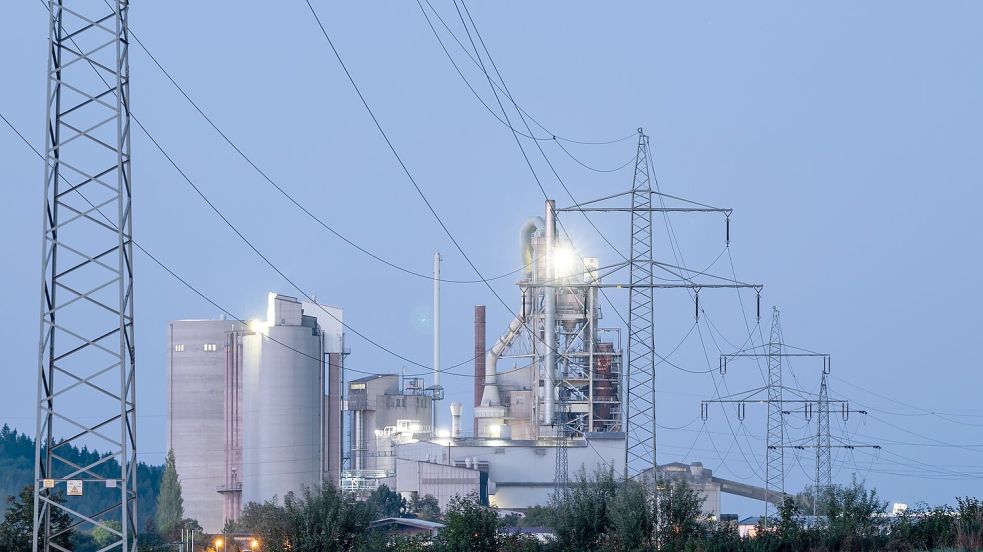 Energieintensive Betriebe wie zum Beispiel Zementwerke kommen für die Förderung in Frage. (Symbolbild) Foto: Silas Stein