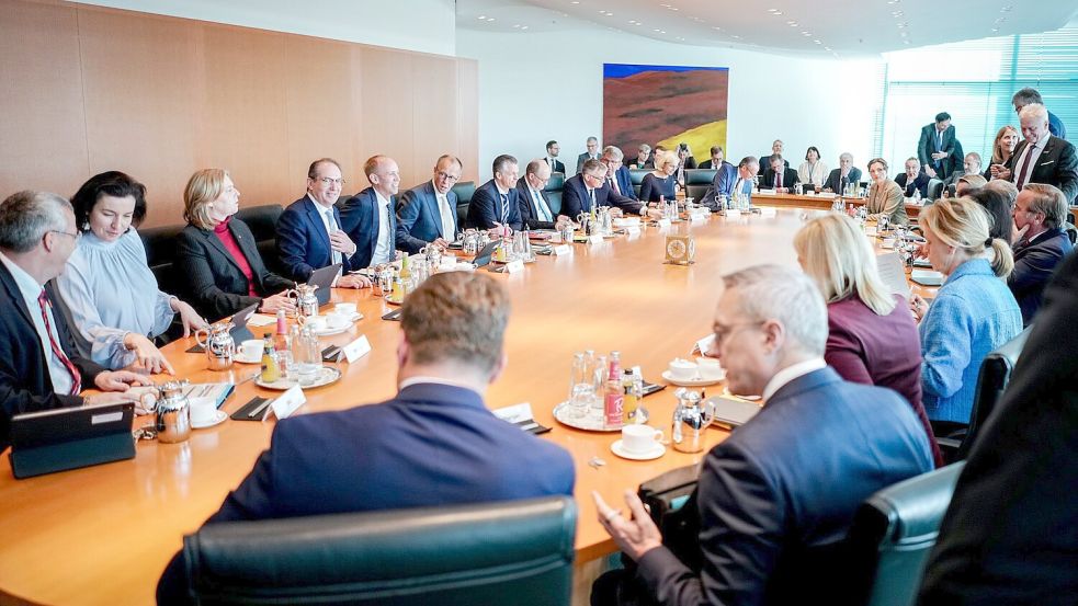 Dass die Entscheidungen der aktuellen Bundesregierung zu den wesentlichen Ursachen für die Konjunkturschwäche zählt, denken 39 Prozent der Bundesbürger. (Archivfoto) Foto: Kay Nietfeld/dpa