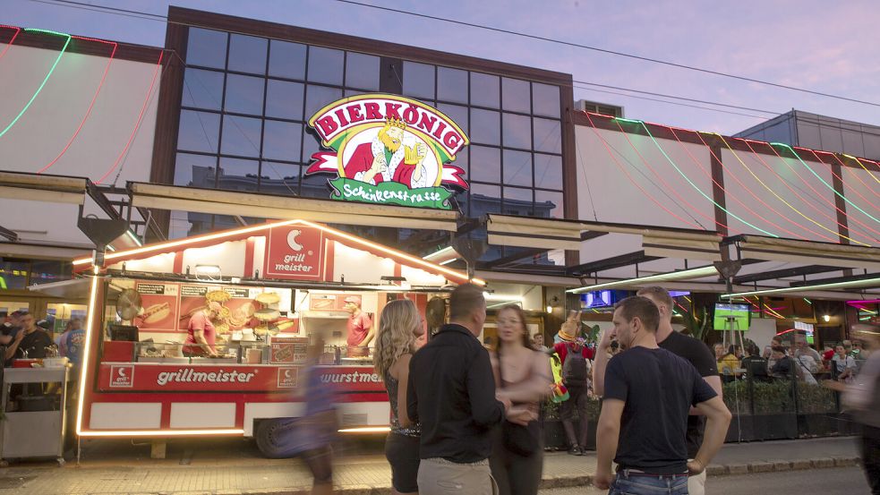 Der „Bierkönig“ auf Mallorca fasst an umsatzstarken Tagen bis zu 20.000 Gäste. Foto: dpa/Clara Margais