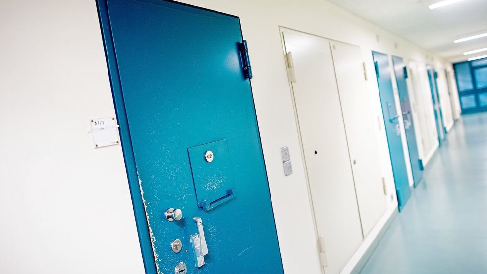 Der verurteilte Serienmörder Niels Högel sitzt seit dem Jahr 2009 im Gefängnis und wird dort viele weitere Jahre verbringen. (Symbolbild) Foto: Hauke-Christian Dittrich