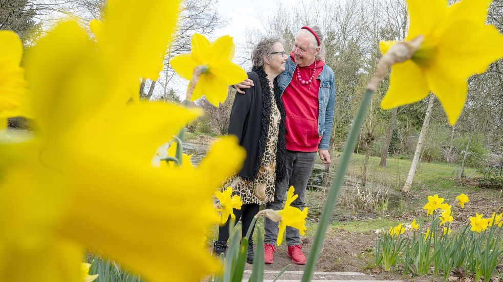 Im Park von Wietske Ebeltjes und Egbert Anema blühen Osterglocken und Tulpen. Foto: Klaus Ortgies