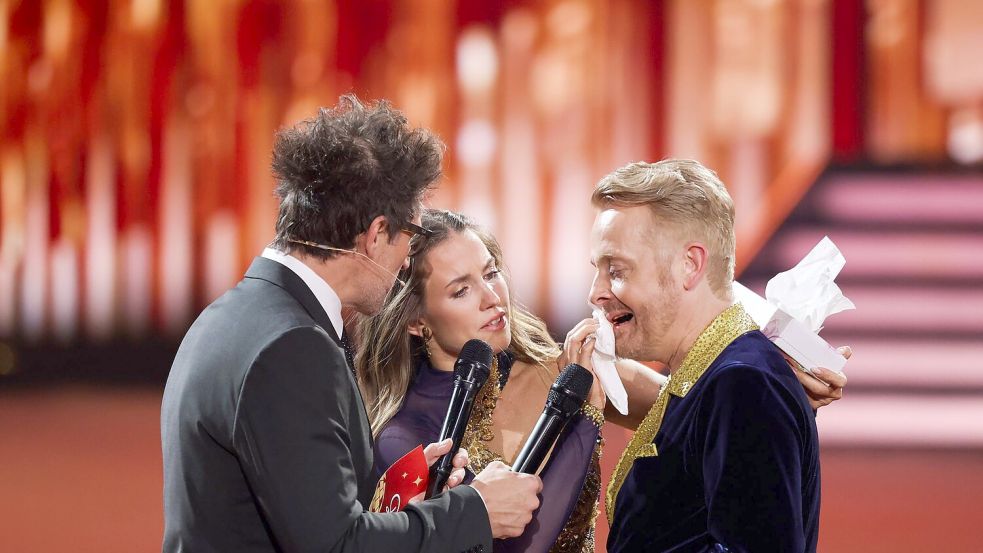 Nach dem Tanz kam sofort Hilfe, um das Blut abzutupfen. Foto: Rolf Vennenbernd