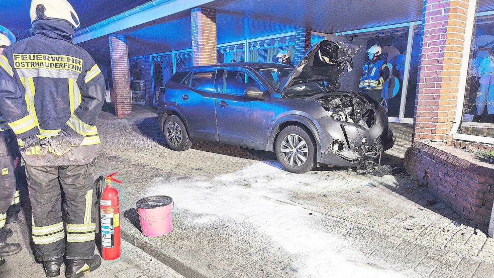 In Ostrhauderfehn fuhr ein 18-jähriger Autofahrer gegen einen Pfeiler. Foto: Daniel Grüneke
