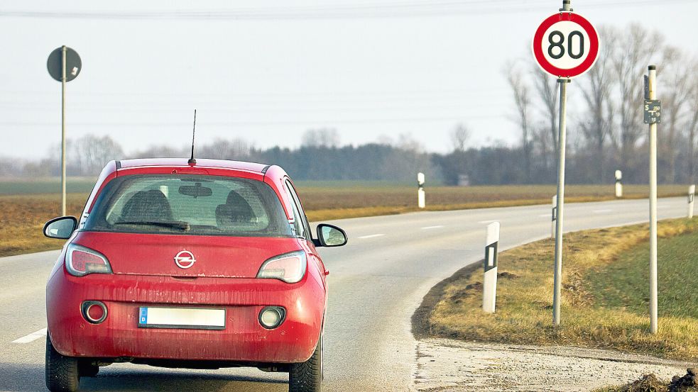 Nach Autobahnen wird jetzt über ein Tempolimit auf Landstraßen diskutiert. Foto: IMAGO/Bihlmayerfotografie