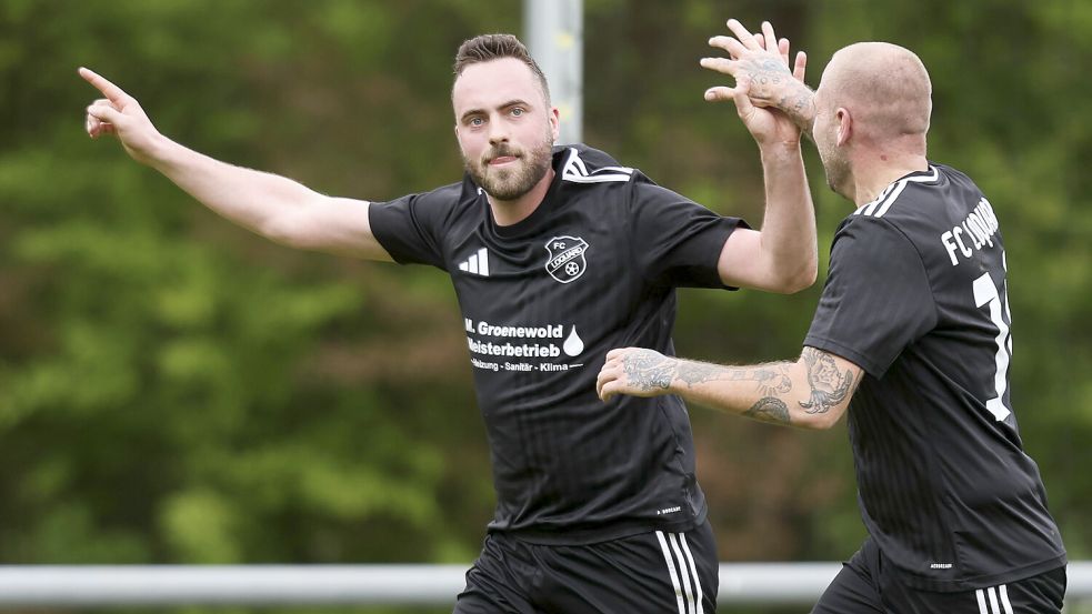 Loquards Marvin Davids (links) durfte gegen Suurhusen drei eigene Treffer bejubeln. Foto: Jens Doden, Emden
