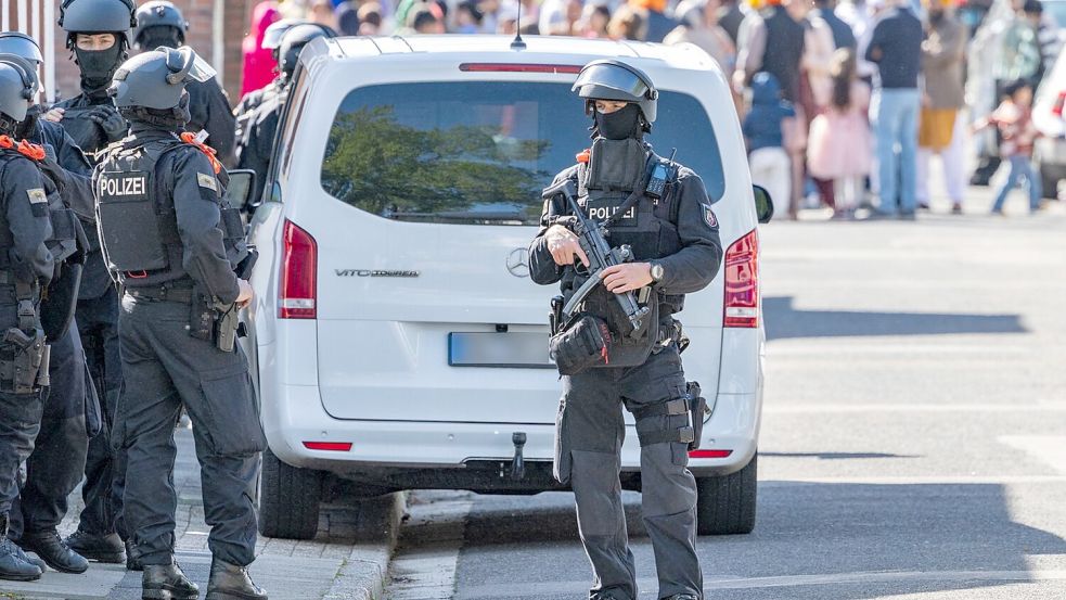 Mehrere Menschen sollen leicht verletzt worden sein. Foto: Jan Ohmen/dpa