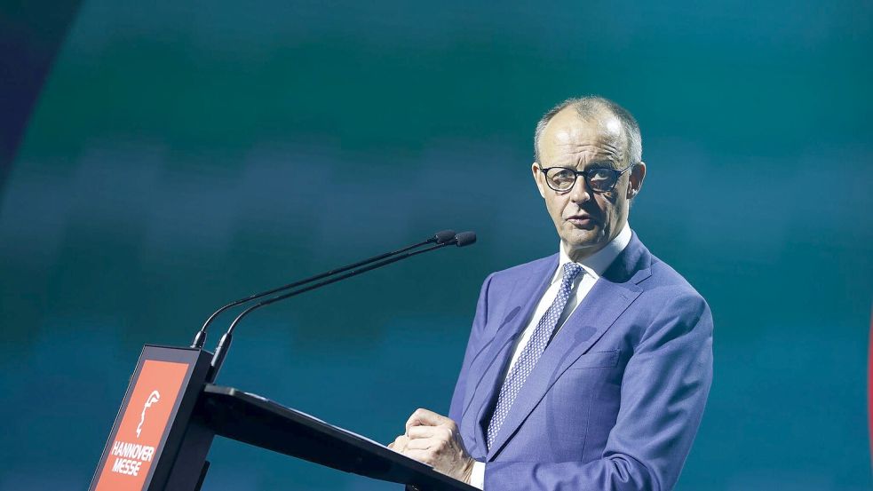 Kanzler Merz muss sich auf der Messe auch Kritik aus der Industrie anhören. Foto: Moritz Frankenberg