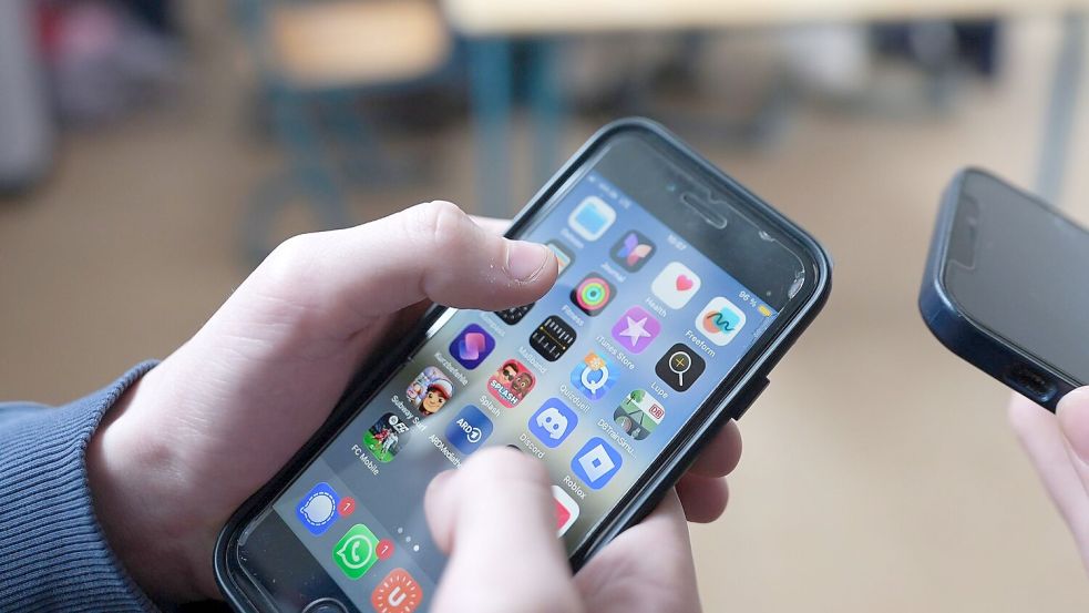 Wie oft, wie viel, wie lang? Die Nutzung digitaler Medien ist zwischen Eltern und ihren Kindern oft ein wunder Punkt. (Archivbild) Foto: Marcus Brandt