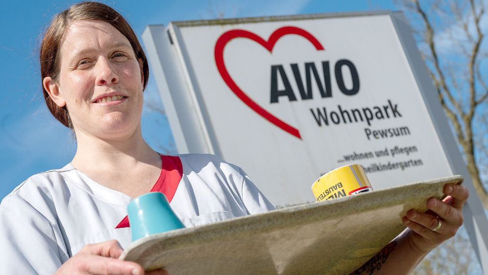 Michaela Hinrichs hat viele Praktika gemacht, ehe sie eine Festanstellung bei der Awo in Pewsum fand. Foto: Klaus Ortgies