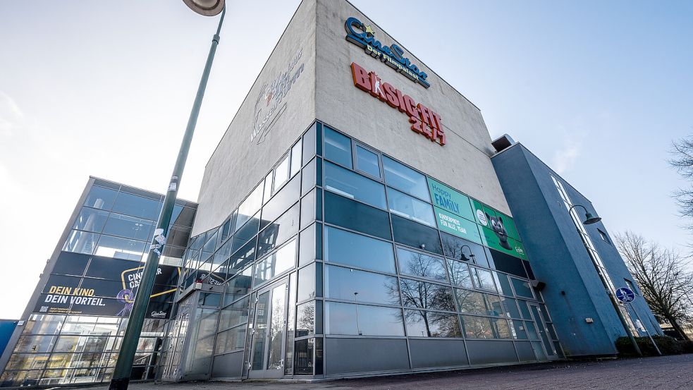 Hier soll bald am Wochenende auch nachts wieder etwas los sein: der Gebäudekomplex am Wasserturm. Fotos: Klaus Ortgies