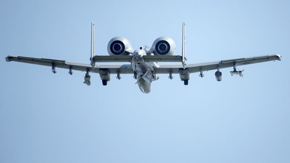 Das US-Militär will das betagte aber bewährte Flugzeug vom Typ A-10 weiterhin nutzen. (Archivbild) Foto: Gregor Fischer
