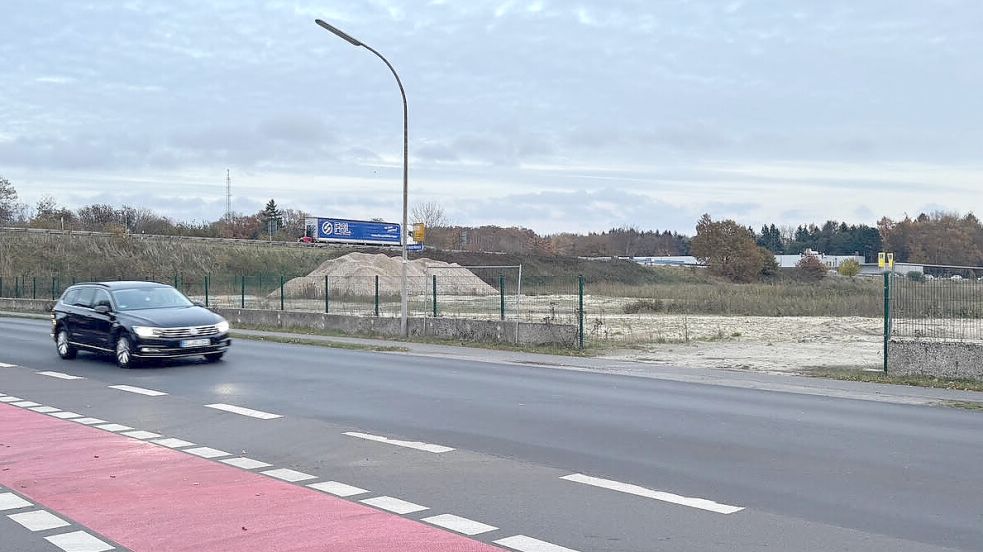 Auf dem Gelände des früheren Autohauses Giese an der Friederikenstraße in Papenburg herrscht weiter Stillstand. Foto: Christoph Assies