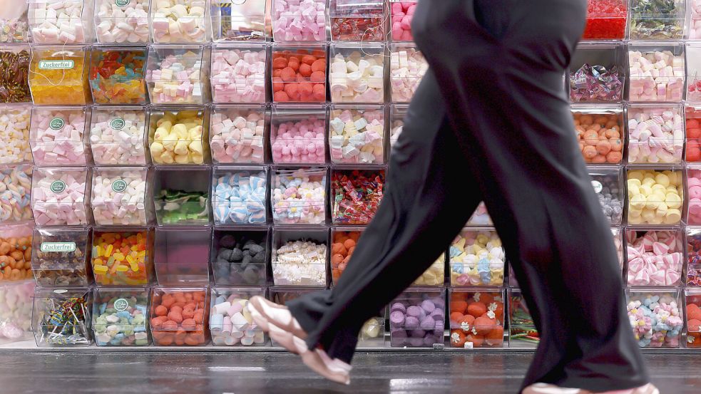 Etwa 38 Stück Würfelzucker werden in Deutschland pro Tag und pro Person konsumiert. Foto: IMAGO-IMAGES/Panama Pictures