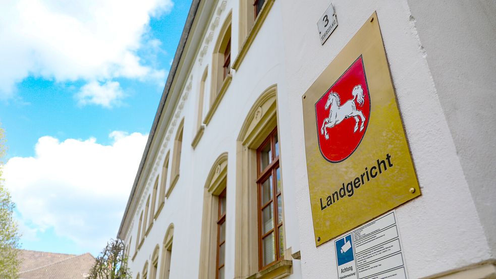 Ein Fall für das Landgericht Aurich: Einer Frau wurden schwere räuberische Erpressung, Freiheitsberaubung, Diebstahl, Bedrohung und Nötigung vorgeworfen. Foto: Romuald Banik